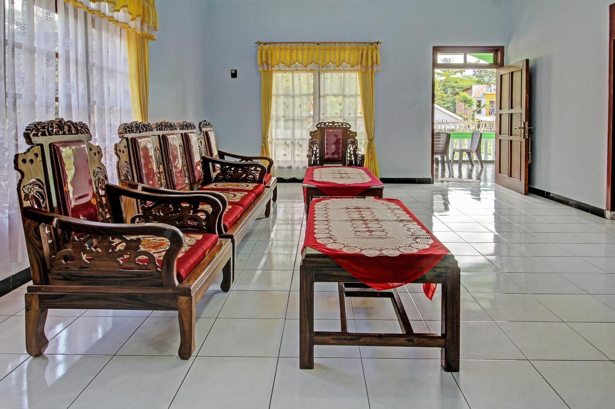 SPOT ON 91214 Desa Wisata Pandean Hotel Trenggalek Bagian luar foto