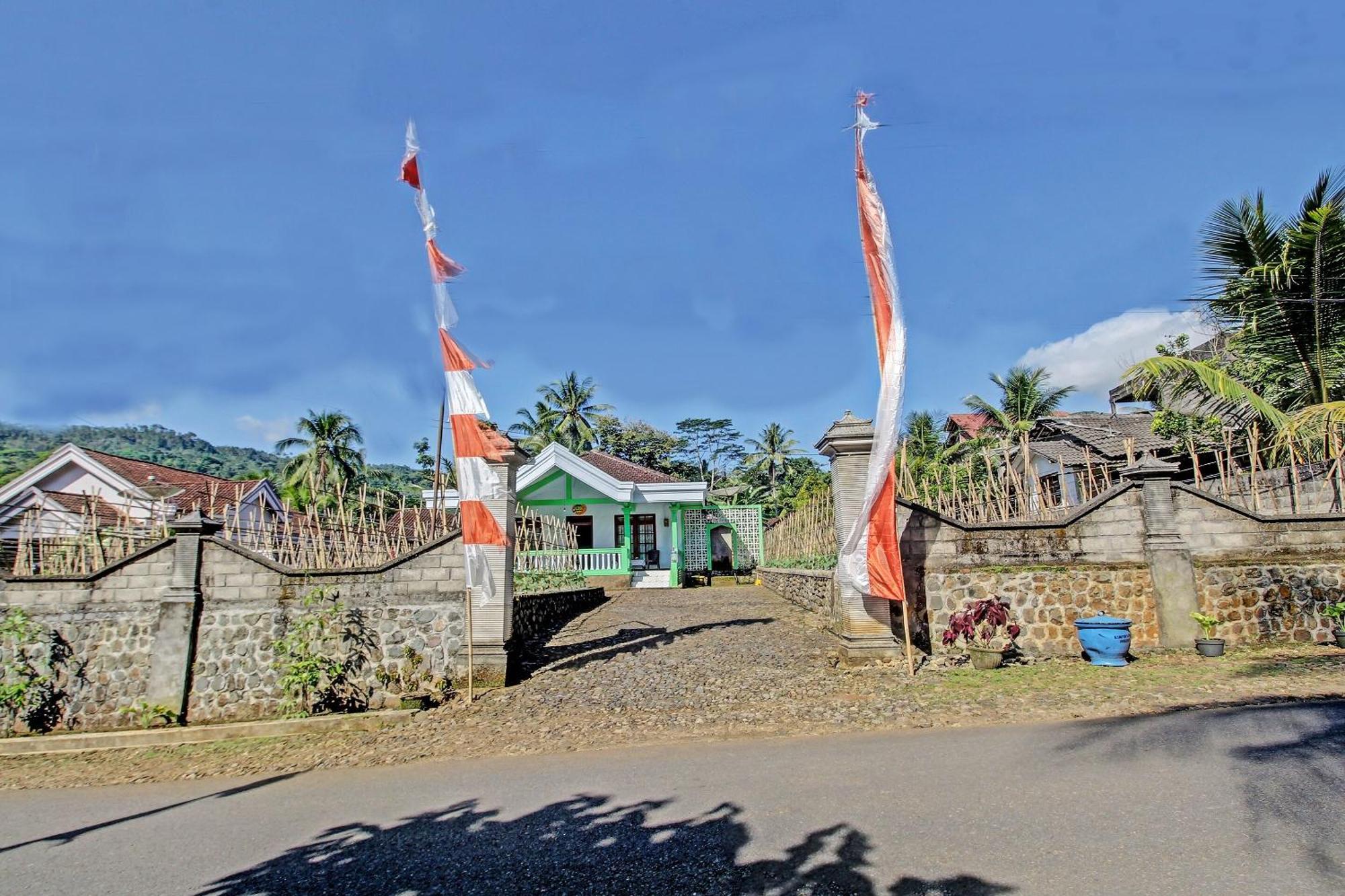 SPOT ON 91214 Desa Wisata Pandean Hotel Trenggalek Bagian luar foto
